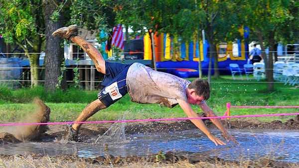 Muddy Maul & Crawl Competitor Dives into the Mud!