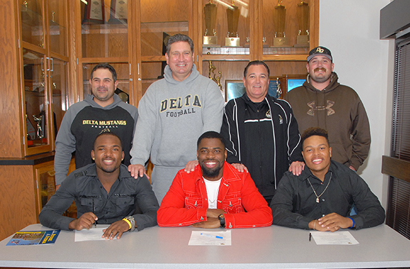 Mustangs Football Players sign National Letters of Intent